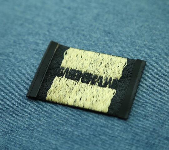 Cheap woven labels /clothing labels personalized with fashion made in china factory