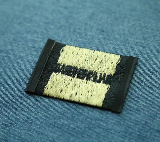 Garment labels and tags, brand name 100% polyester fabric woven labels for clothing